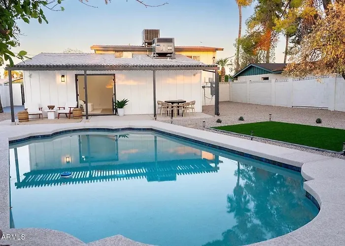 Holiday home Playful Luxury - Pool, Games & Near Old Town