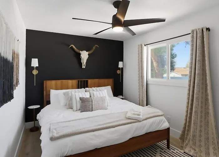 Playful Luxury - Pool, Games & Near Old Town *