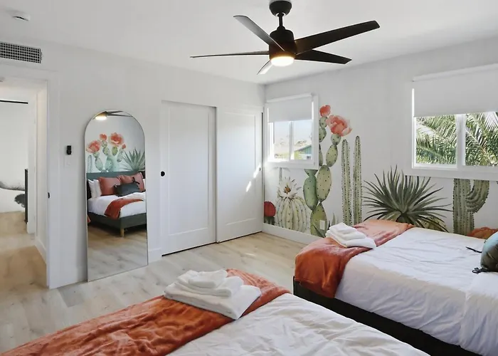 Playful Luxury - Pool, Games & Near Old Town