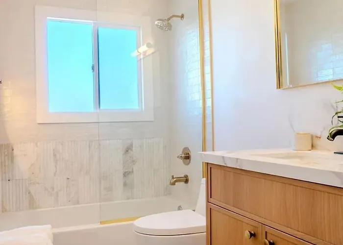 Playful Luxury - Pool, Games & Near Old Town *