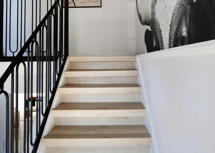 Playful Luxury - Pool, Games & Near Old Town